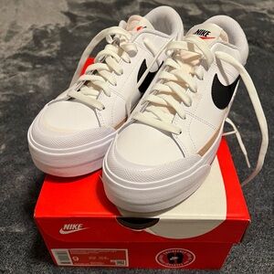 Women’s Nike Court Legacy Lift Sneakers